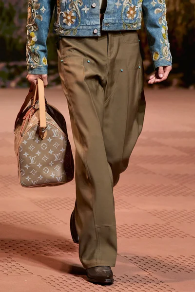 Look 11